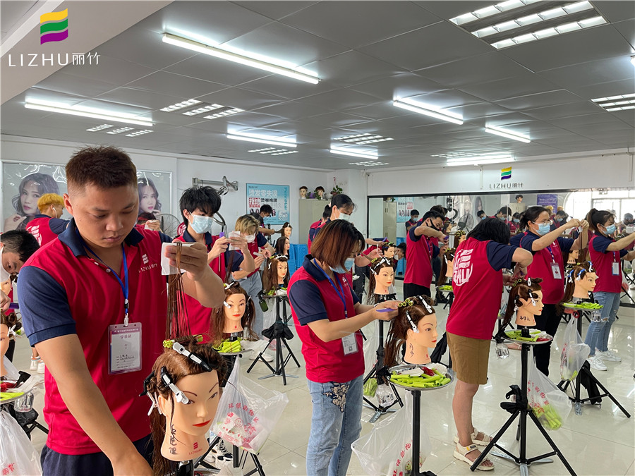 標(biāo)準(zhǔn)杠考核，南寧美發(fā)技師班現(xiàn)場(chǎng)實(shí)況