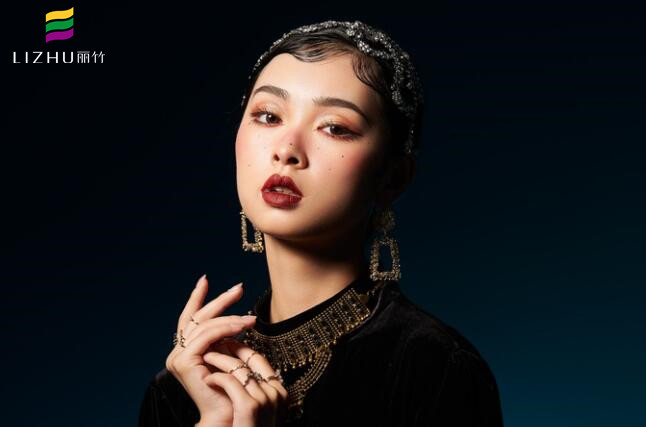 時尚輕復(fù)古造型