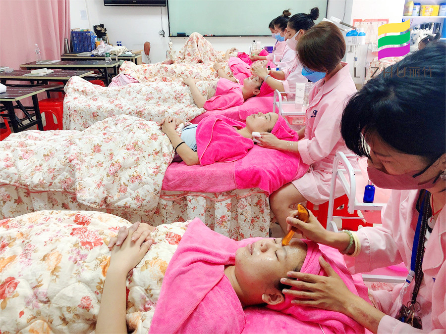 南寧學(xué)美容美體：你為什要進(jìn)行額頭撥筋？