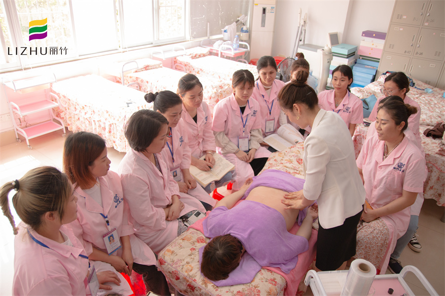 按摩腰部的好處，南寧美容美體養(yǎng)生學校告訴你