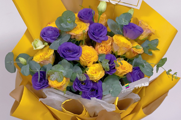 玫瑰花束圖片，學(xué)員告訴你南寧學(xué)插花要多久