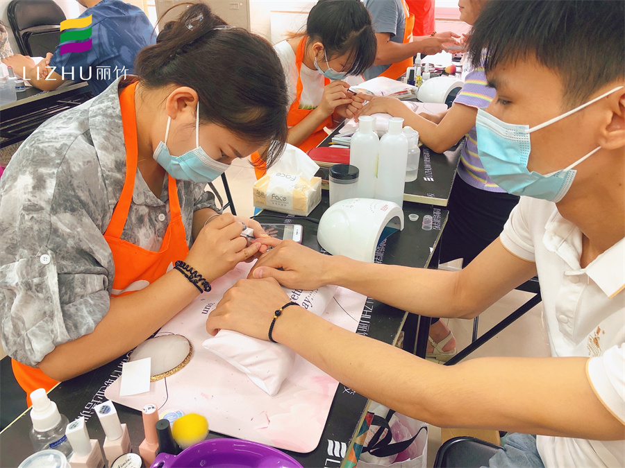 美甲修手有什么項目？南寧市美甲學校教程