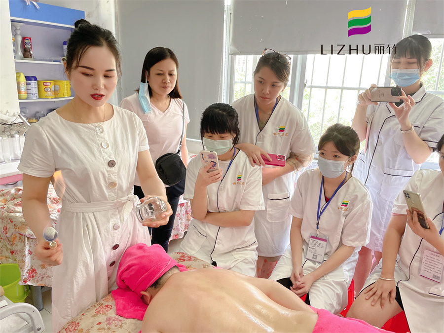 廣西美容培訓(xùn)學(xué)校十大名校分享-拔火罐操作注意事項(xiàng)