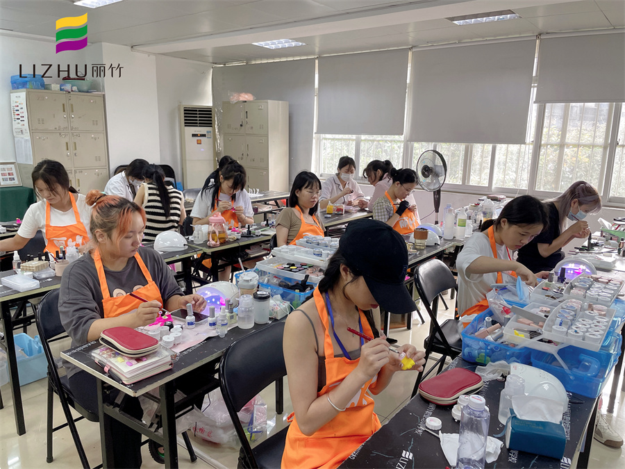 南寧美甲學(xué)校哪家好？南寧美甲學(xué)校哪家有實(shí)力？