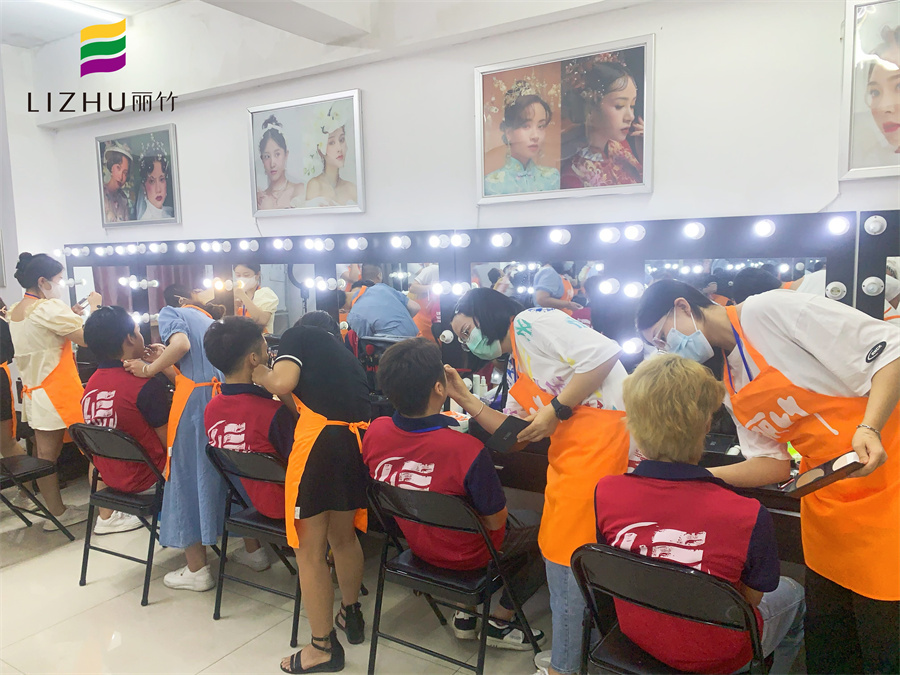 女士妝容和男士妝容的區(qū)別，廣西彩妝化妝專業(yè)培訓(xùn)課程