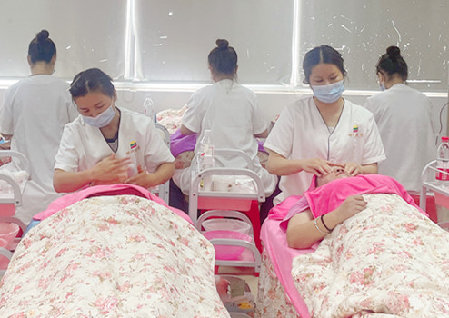 秋季面部按摩有哪些技巧？南寧美容培訓(xùn)面部護理教案