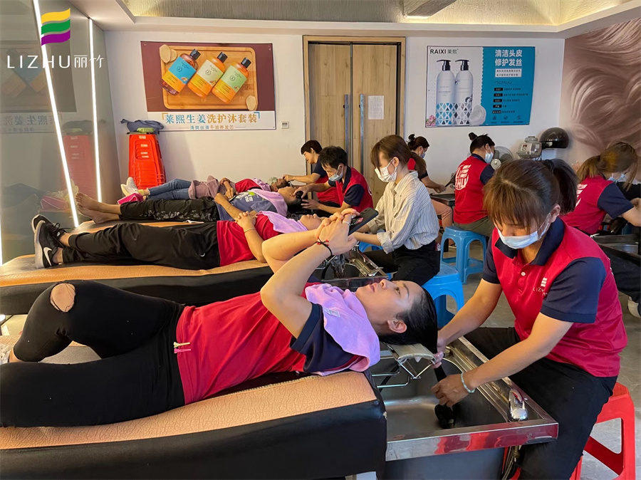 學(xué)美發(fā)店正確的洗頭方法，告訴你南寧哪里有洗頭培訓(xùn)技術(shù)？