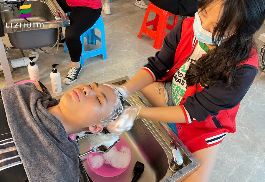 如何正確使用護發(fā)素？南寧美發(fā)基礎班教學內容