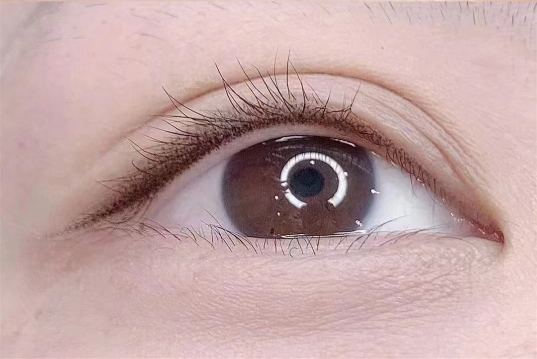 單眼皮紋眼線的注意事項，廣西南寧眉眼唇學(xué)?？偨Y(jié)