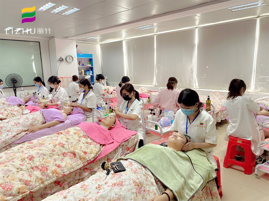 秋季如何敷面膜？南寧面部護(hù)理基礎(chǔ)班課程分享