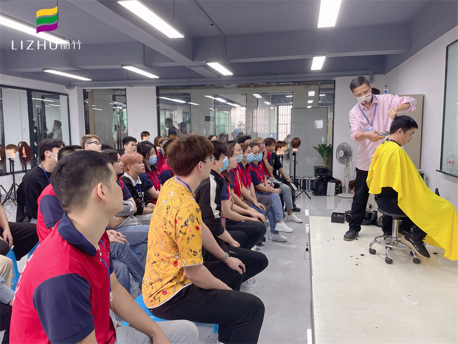 電推剪理發(fā)技巧，南寧理發(fā)職業(yè)學(xué)校教你