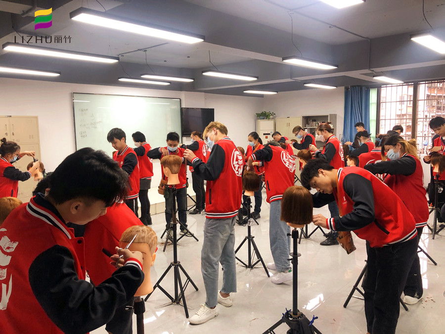 南寧哪里可以學(xué)美發(fā)快剪？麗竹學(xué)校美發(fā)快剪班歡迎你