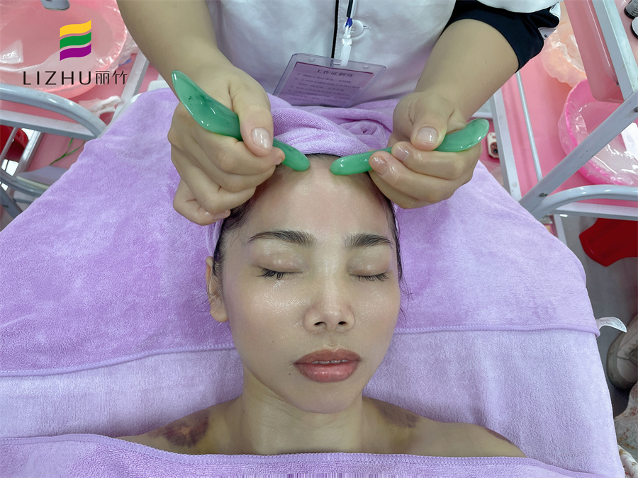 額頭撥筋的手法，廣西皮膚管理學校分享
