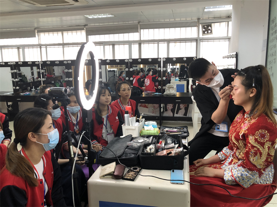 零基礎在廣西學化妝，廣西化妝基礎班歡迎你