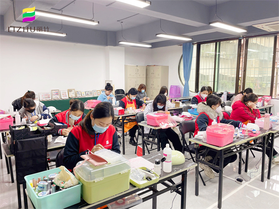 麗竹美甲學校學員爆滿，專業(yè)教學的實力認證