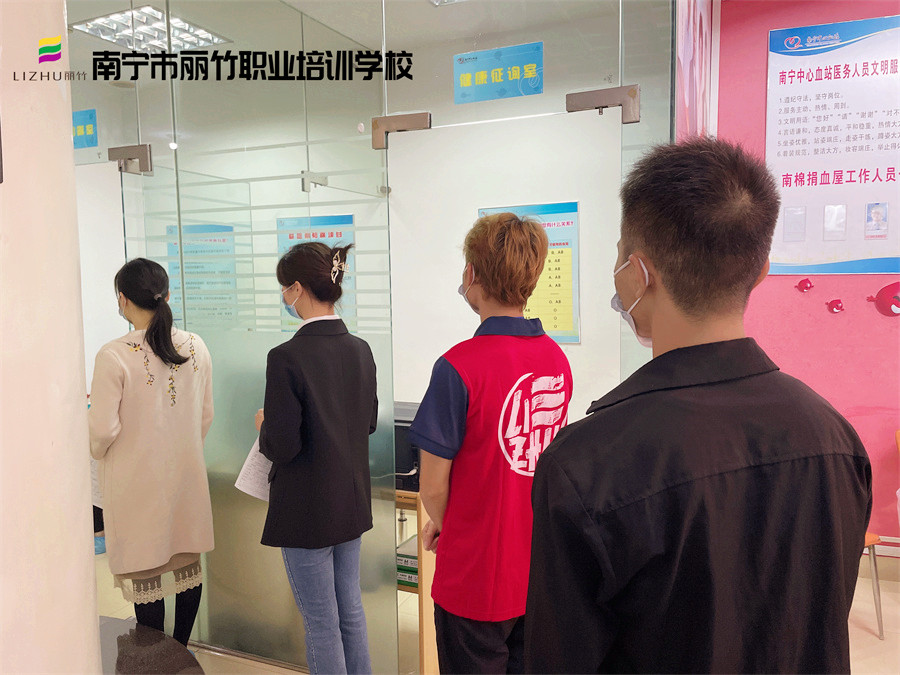 1678258041175030.jpg 排隊(duì)體檢.JPG