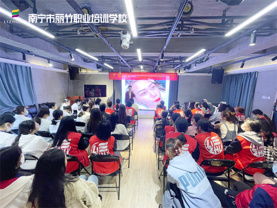 南寧紋繡專(zhuān)業(yè)眉眼唇培訓(xùn)學(xué)校開(kāi)課啦