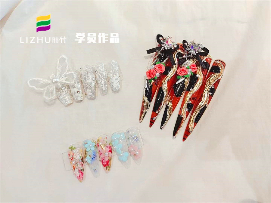 雕花設(shè)計美甲，廣西美甲課堂實(shí)訓(xùn)作品