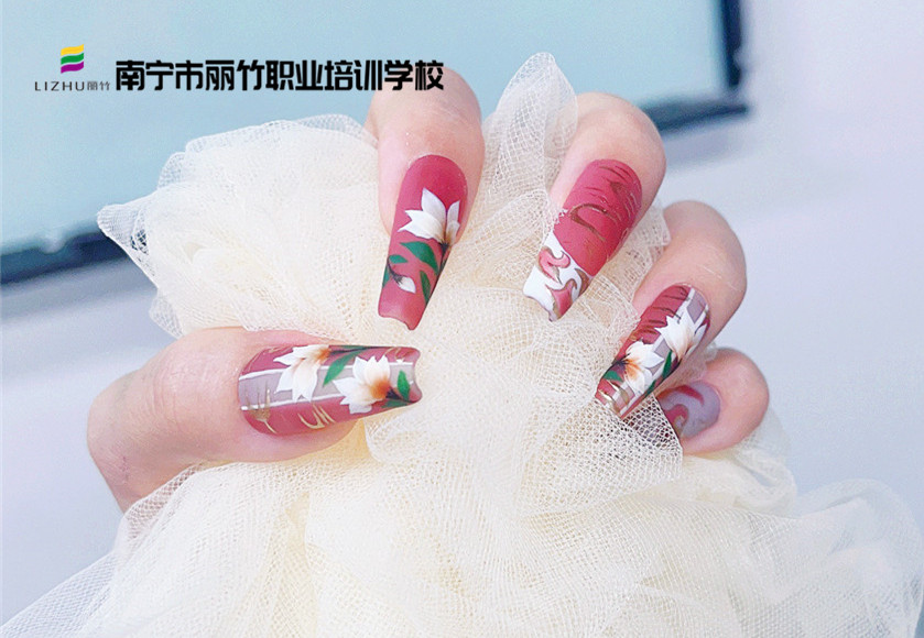 國(guó)風(fēng)玉蘭花美甲，南寧美甲款式造型班演繹別樣之美