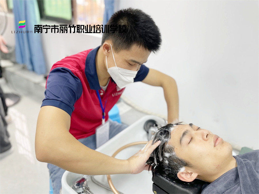 如何判斷頭發(fā)類型？零基礎(chǔ)學(xué)洗護(hù)