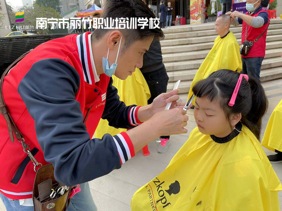 發(fā)分叉怎么保養(yǎng)？南寧美發(fā)養(yǎng)發(fā)護理頭發(fā)教程