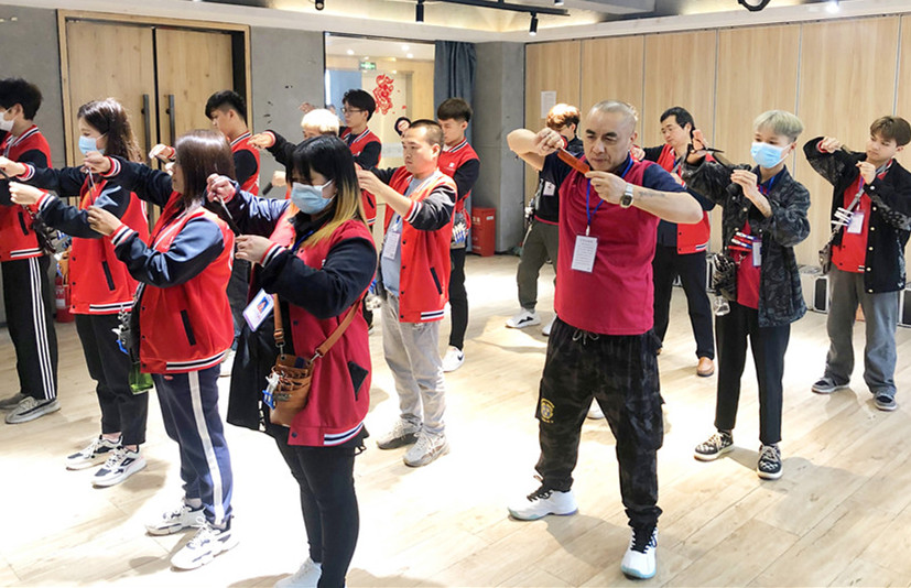 美發(fā)剪刀操作注意事項，南寧美發(fā)師培訓(xùn)基礎(chǔ)課程