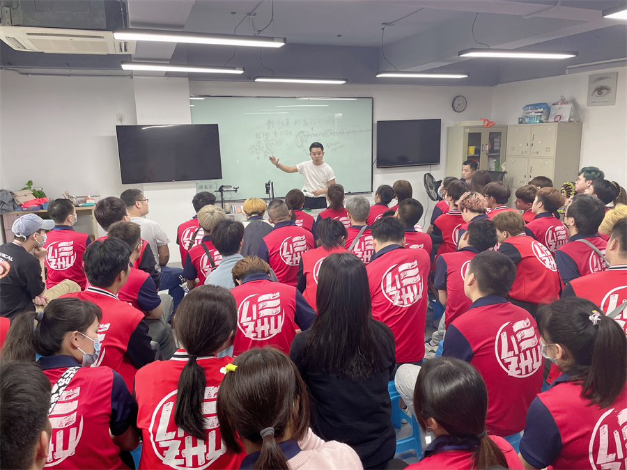 廣西美發(fā)學(xué)校哪家推薦工作？到麗竹學(xué)校就業(yè)宣講會(huì)