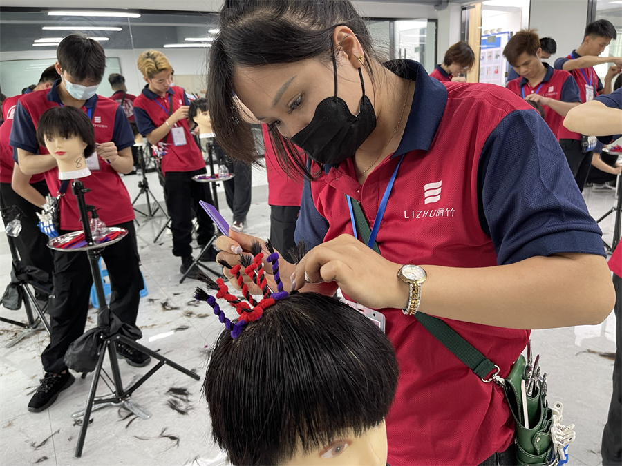 廣西燙發(fā)技術(shù)：煙花燙需要注意什么？