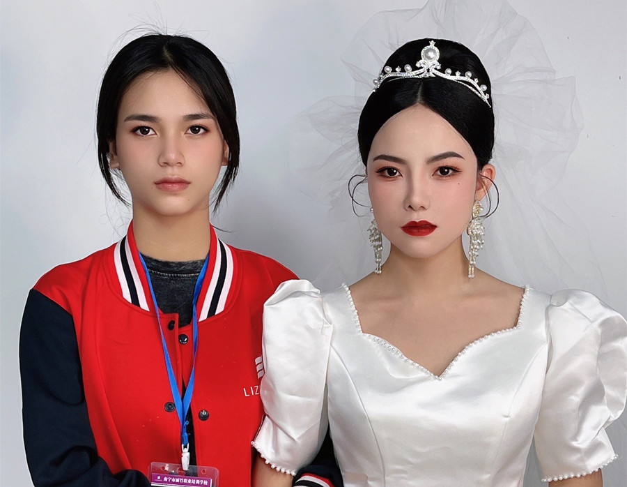 蓬蓬頭紗新娘| 南寧彩妝造型學(xué)校學(xué)員畢業(yè)作品