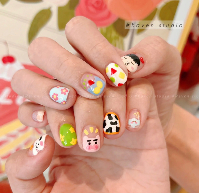 卡通手繪美甲，廣西美甲款式造型學(xué)校推薦