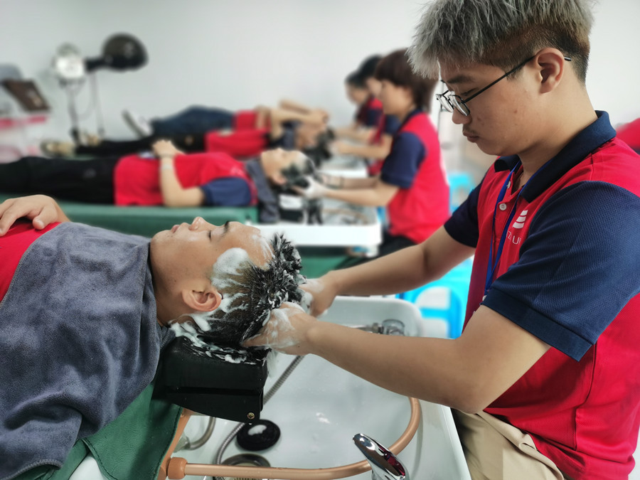 頭發(fā)如何保養(yǎng)？南寧美發(fā)護(hù)理培訓(xùn)課程