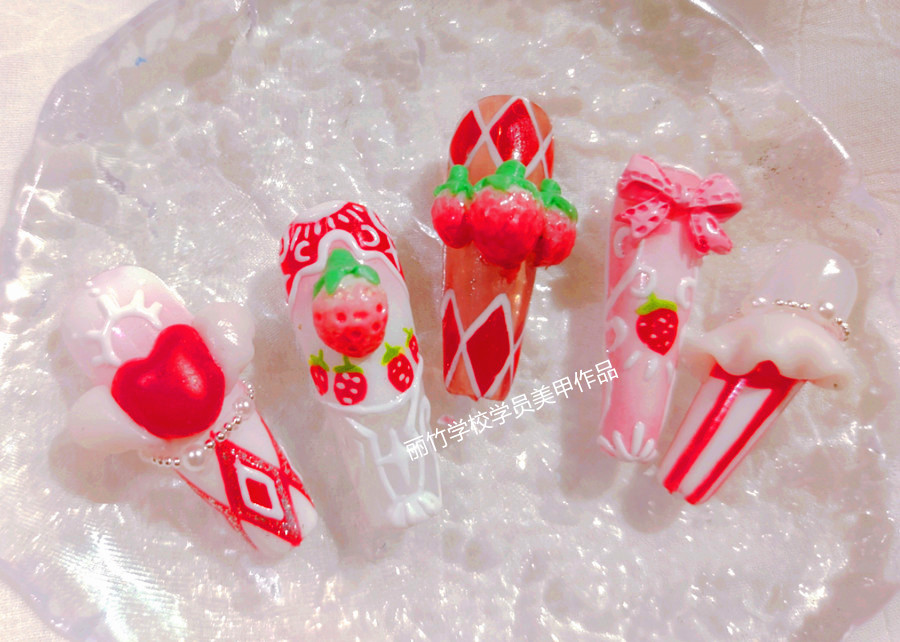 草莓洛可可美甲，廣西美甲培訓課堂作品