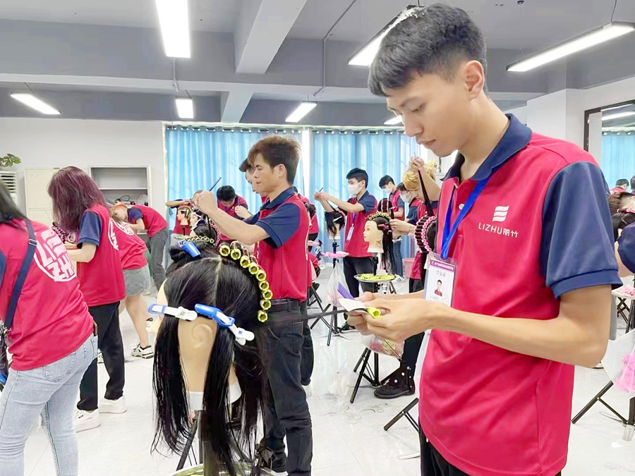 燙發(fā)技術(shù)考核 | 南寧燙發(fā)造型培訓學校全員通過