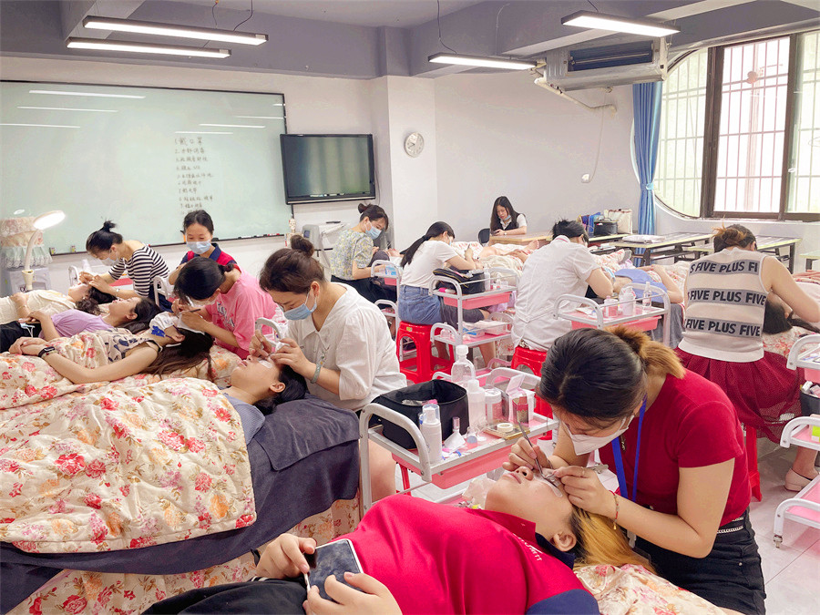 圓滿結束！麗竹美睫時尚款式造型班