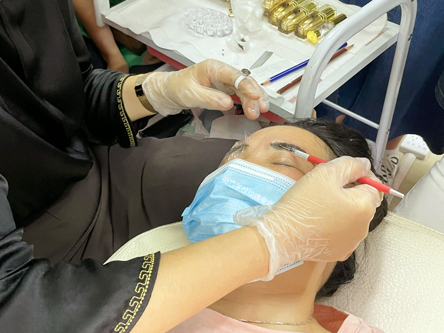 南寧紋繡培訓(xùn)機(jī)構(gòu)：不適合紋眉的特征（一）