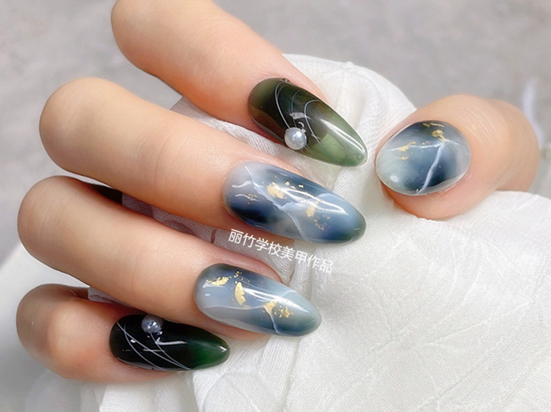 水墨暈染美甲，廣西美甲培訓(xùn)機(jī)構(gòu)學(xué)員作品