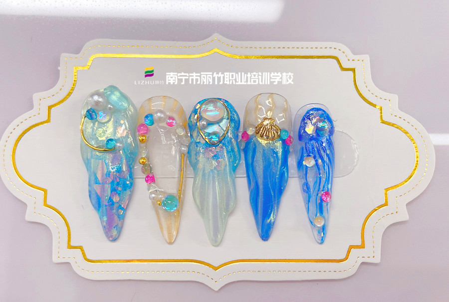 零基礎美甲教學：美甲極光粉的使用方法