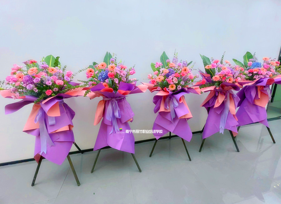 南寧花藝是培訓作品：網(wǎng)紅開業(yè)花籃