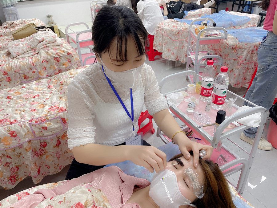 南寧學(xué)紋眉：紋眉結(jié)痂速度慢怎么辦？