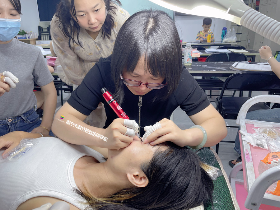 南寧哪里可以學(xué)紋繡？7月22日歡迎來麗竹學(xué)校