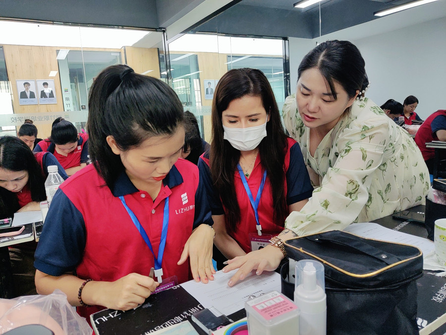 紙上練習(xí)睫毛，廣西美睫培訓(xùn)基礎(chǔ)練習(xí)