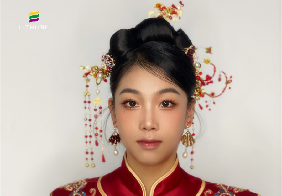 秀禾新娘造型，廣西新娘化妝造型學(xué)校演繹中國(guó)風(fēng)