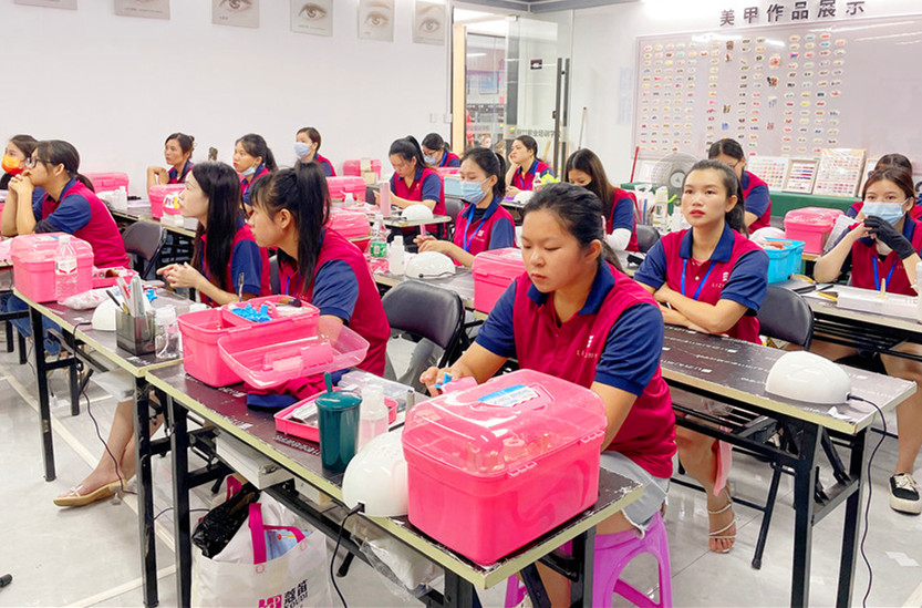 初中畢業(yè)學(xué)什么好？高中考不上大學(xué)怎么辦？