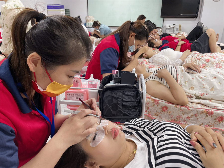 美睫是什么？南寧哪里可以學(xué)美睫？