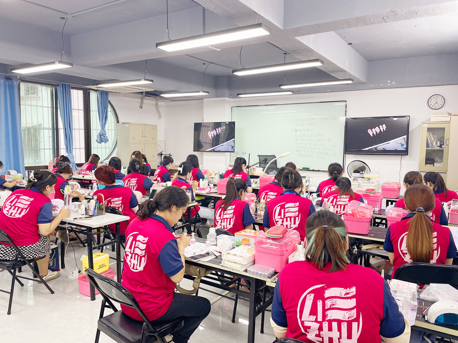 為什么要學(xué)美甲？在南寧學(xué)美甲有前途嗎？