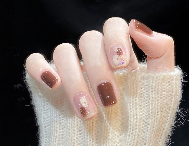 極簡風美甲，廣西美甲培訓中心推薦