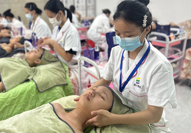 廣西美容學校Vlog：美容培訓課堂綜合練習