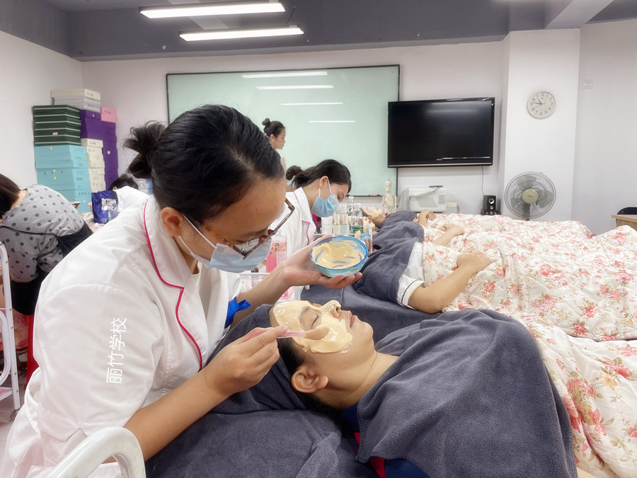 紋眉后可以敷面膜嗎？廣西紋繡師解釋給你聽