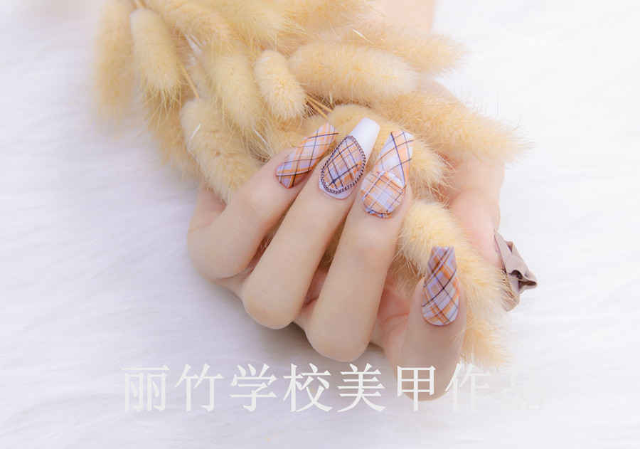 適合新手的美甲款式，廣西美甲款式進(jìn)修培訓(xùn)分享