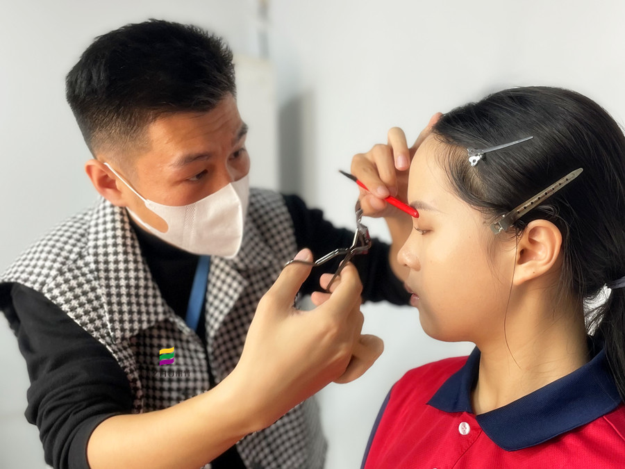 如何用睫毛夾？化妝工具介紹